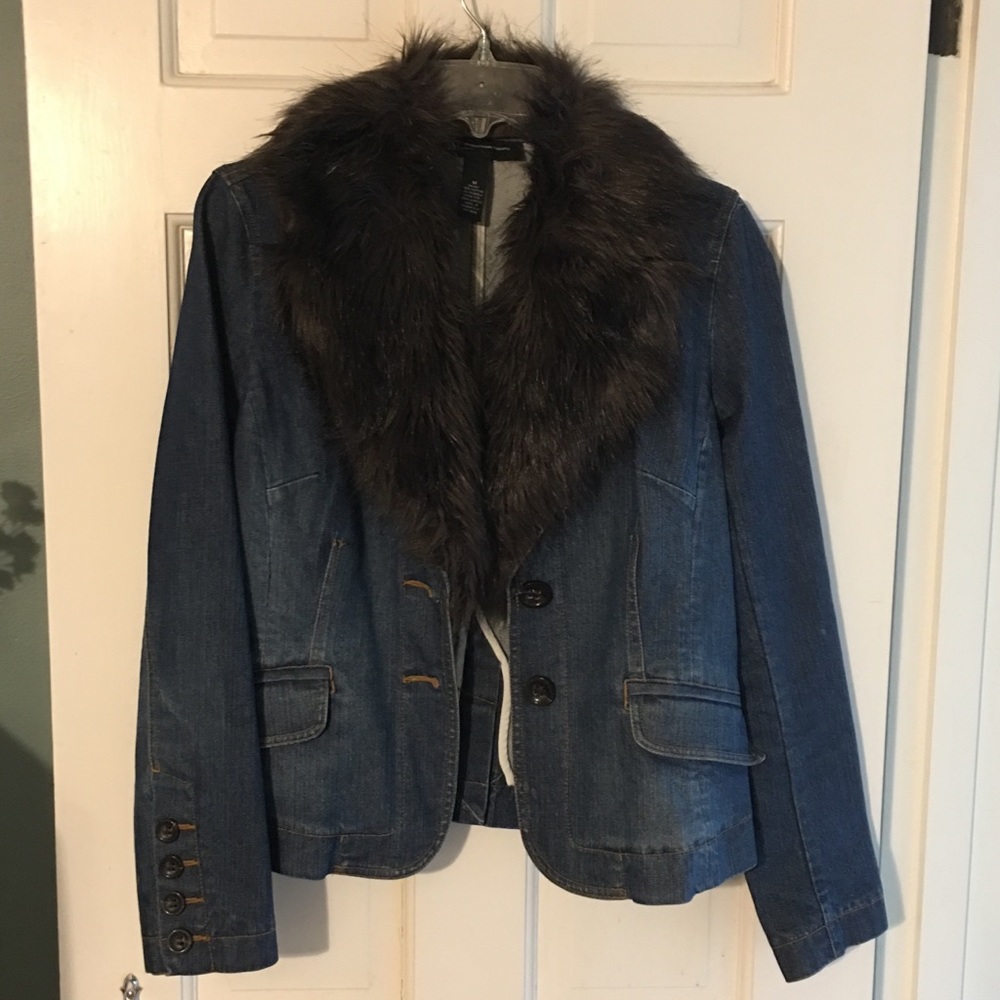 Vintage jean jacket with removable fur collar